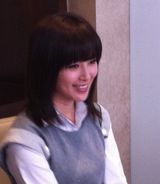 组图：酒井法子低调抵京 获粉丝接机感动落泪