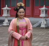 高清幻灯：李倩展示百变造型 《衣被》中魅力非凡