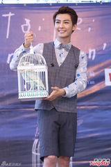 组图：炎亚纶视周杰伦为贵人 与初恋女友话题多