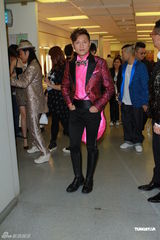 组图：钱嘉乐参加无线节目 称婚礼上公布宝宝性别