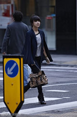 高清组图：河智苑英国伦敦拍写真 性感美丽动人