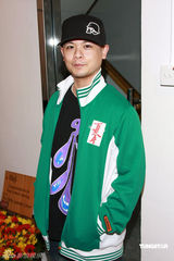 幻灯图集：阿Sa戴时尚礼帽 关心妍喝中药准备生子 