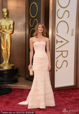 组图：86届奥斯卡红毯星光闪耀 高贵与奇葩并存