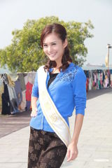 组图：候选中华小姐背景雄厚 徐少强之女曾志伟护航