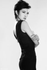 组图：隋俊波《男人装》写真 摩登女郎性感冷艳