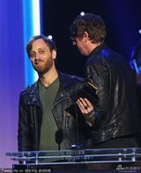 组图：黑键乐队获最佳摇滚歌曲最佳摇滚专辑