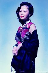 组图：谭卓将演话剧《如梦之梦》 旗袍风情