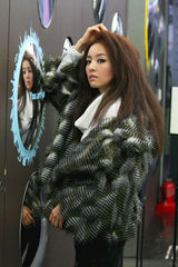 幻灯图集：金孝妍圣诞节狂野奔放 大胆代言照曝光