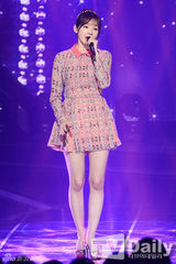 组图：INFINITE《音乐中心》夺冠 金素贤主持