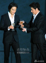 幻灯图：张东健李秉宪宋承宪元彬四大天王日本聚首