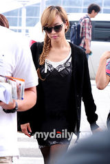 组图：神起SJ少时等SM家族赴印尼开唱亮相机场