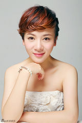 组图：徐以若写真化身白衣天使