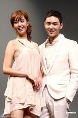 幻灯图：阮经天站台找师妹 承认与许玮宁同游云南