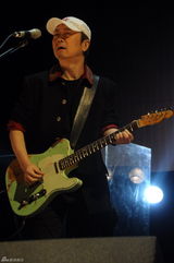 组图：崔健上海开唱《一无所有》引大合唱