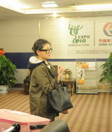 高清组图：大S汪小菲甜蜜回京 手戴钻戒秀恩爱