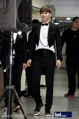 组图：东方神起允浩昌珉亮相演唱会记者会