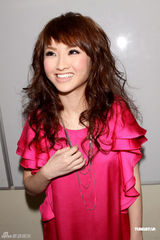 组图：关菊英林欣彤罗敏庄等录制《金曲擂台》 