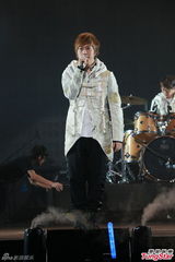 组图：五月天香港重生开唱 欲再创新经典