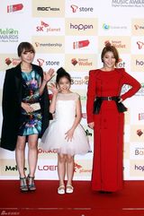 高清组图：韩团2NE1Beast等亮相Melon音乐颁奖礼