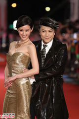 组图：群星亮相金钟奖红毯 林依晨陈柏霖受追捧