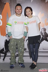 组图：梁咏琪豪乳老公称赞 林德信庆生松冈欠吻