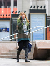 高清组图：布莱克-莱弗利亮相《绯闻女孩》片场