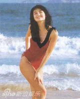 组图：网曝张曼玉早年青涩泳装凸点
