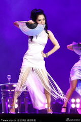 策划：日本女星中国风造型 旗袍团子头贺新春