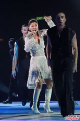 组图：叶倩文一家三口合唱 林青霞素颜到场欣赏