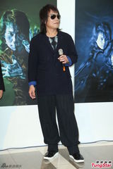 组图：摄影大师加纳典明开摄影展邀伍佰入镜