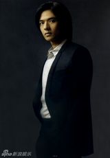 幻灯图：冯德伦登杂志封面 油画质感写真深沉