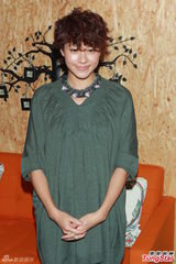 组图：林嘉欣预告一年后复出 努力造人追生第二胎