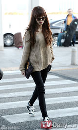 组图：4minute与T-ara赴泰机场装扮时尚