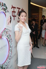 组图：林嘉欣称想多陪家人 剧本好才会接新电影