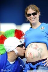 幻灯图：2010世界杯赛场宝宝秀 超级可爱天真无敌 