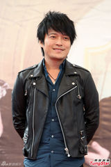 组图：五月天阿信幽默安抚媒体 发福俊颜不再