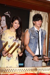 组图：《三国》主演台湾宣传 何润东佩服陈建斌