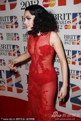 组图：Jessie J透视裙极尽诱惑 登台为火星哥颁奖