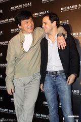 高清组图：刘涛秀白皙香肩 和成龙、F1车手同台