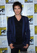 组图：妮娜领衔《吸血鬼日记》剧组亮相动漫展