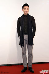 组图：《满月酒》归亚蕾再演“柜儿母”