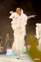 组图：草蜢举办成军25周年演唱会 古天乐站台捧场 