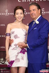 组图：侯佩岑代言被洋老总调戏 望多尝试演戏