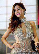 组图：2012性感车模大盘点 美乳飘香事业线抢眼