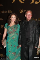 组图：李玟温碧霞出席慈善活动 闻梁洛施分手感惊讶