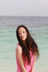 组图：韩雪浪漫海滩湿身照清新动人