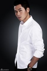 幻灯图：新晋小生刘科半裸拍写真 蓄势全面出击