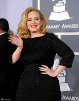 高清图：格莱美红毯阿黛尔黑色长袖亮片礼服亮相