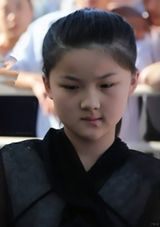 组图：43岁孙楠12岁女儿近照曝光 嘟嘟脸可爱