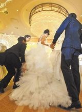 组图：大S婚礼罕见内场照 激动落泪动情起舞